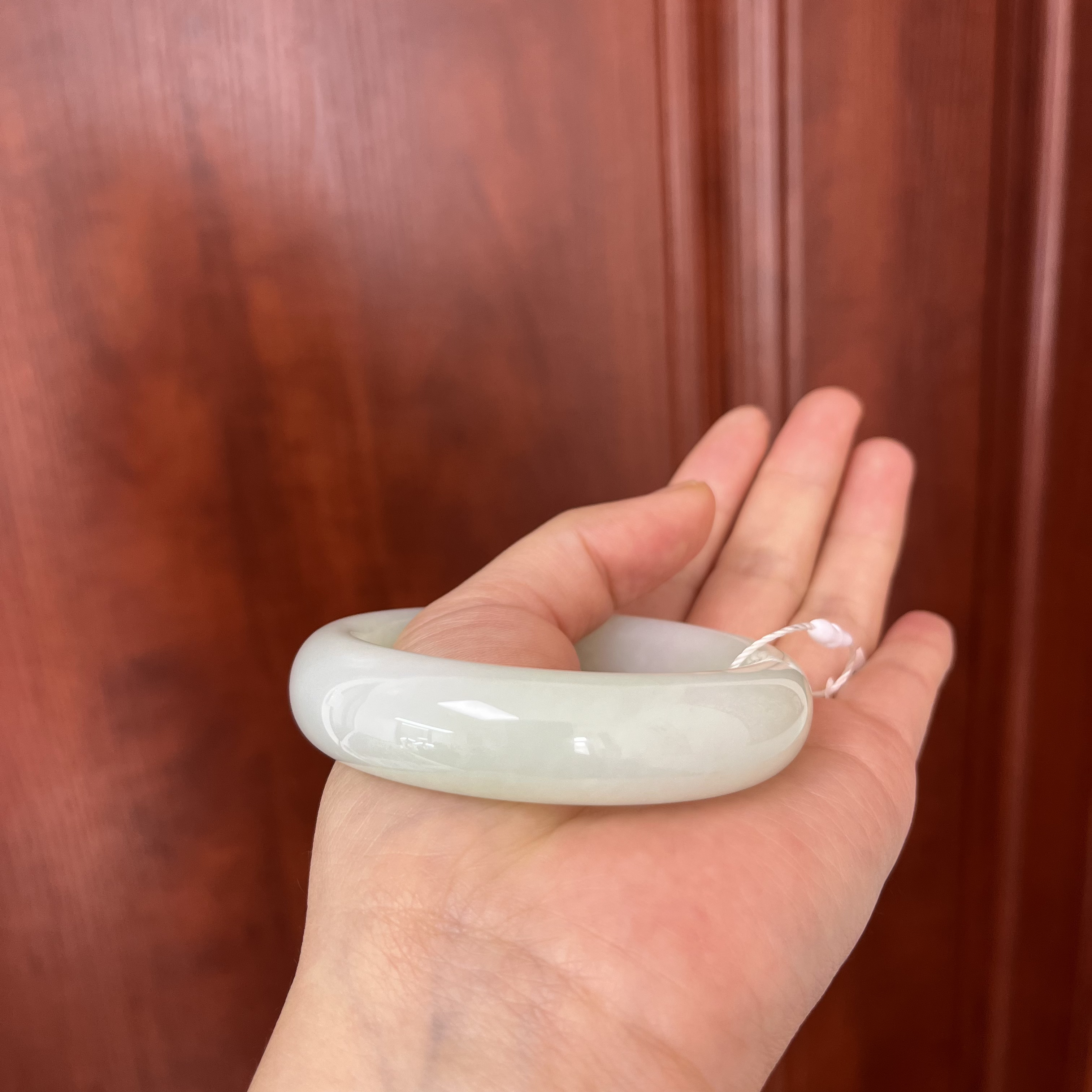 宽版精品和田玉油脂老料厚壁手镯价格实惠无美颜拍摄