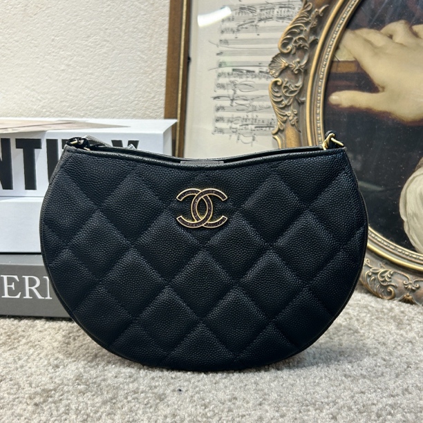 99新 Chanel/香奈儿 24C黑金荔枝纹牛皮月牙包 