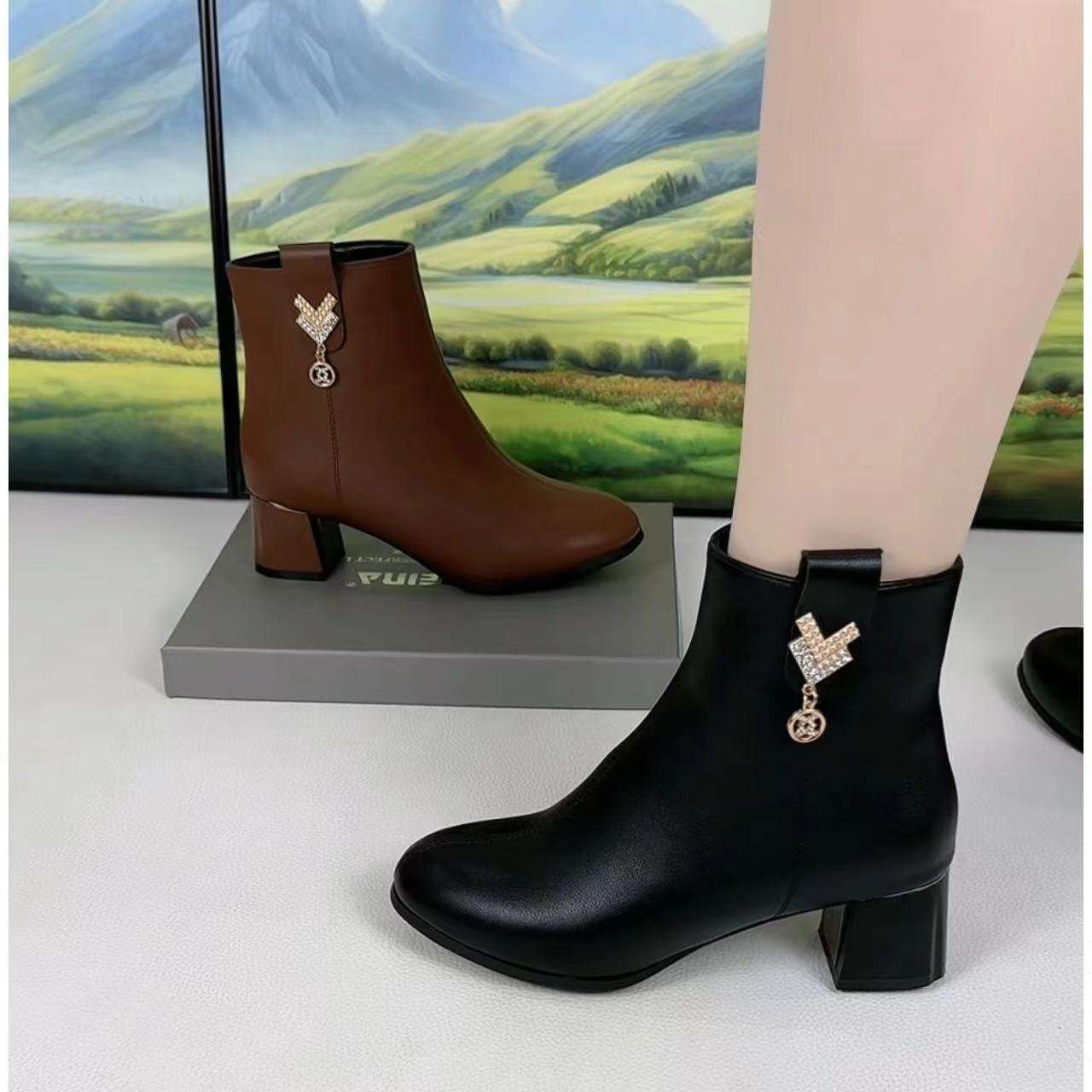 新款3公分时尚粗跟厚底防滑小短靴软底秋冬舒适靴子仟380