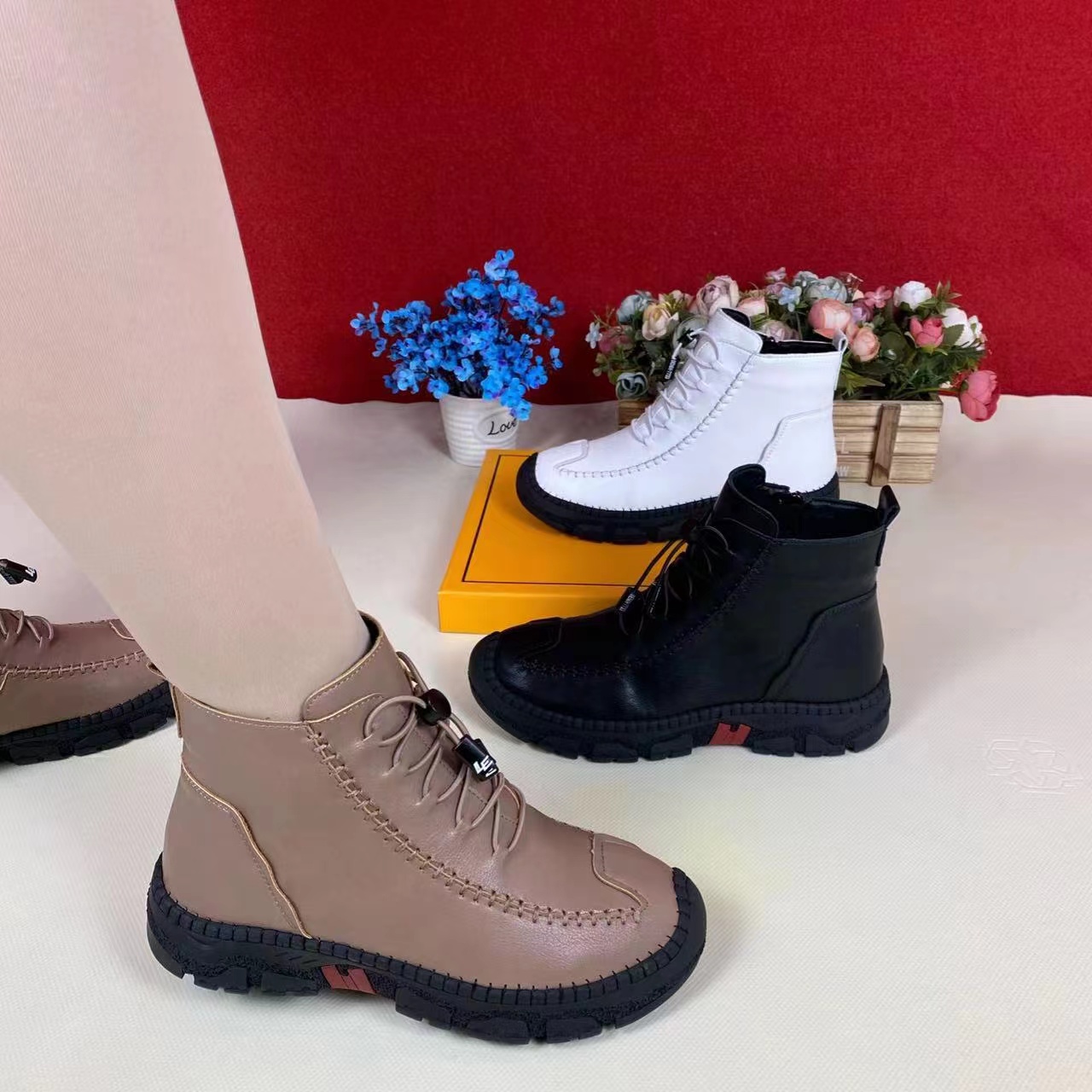 秋冬季新款手工缝线时尚平底舒适防滑马丁靴百搭加绒休闲短靴