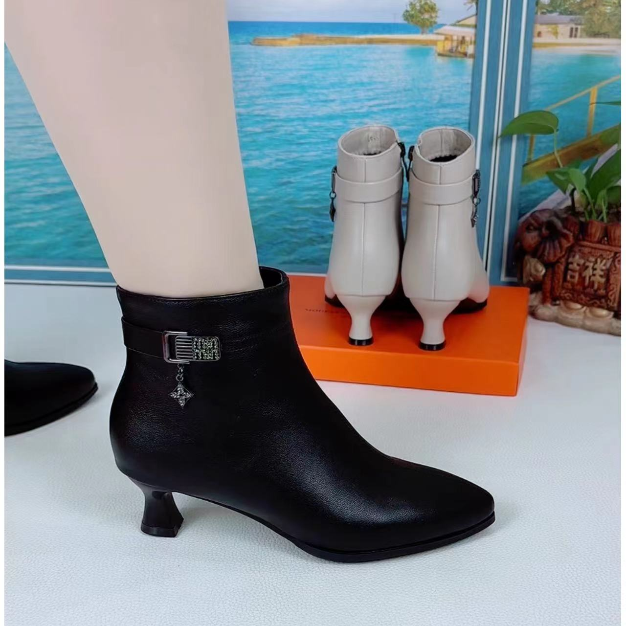  2025新款3公分细跟百搭秋冬款时尚法式小短靴3535