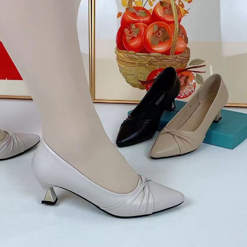 （瘦款）气质细跟工作鞋百搭时尚四季浅口女单鞋软底软面低跟女鞋