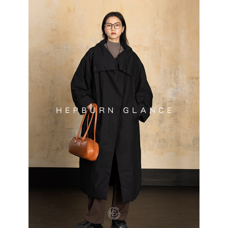 HG/设计感风衣_2024新款90白鸭绒羽绒服女长款立翻领过膝时尚外套