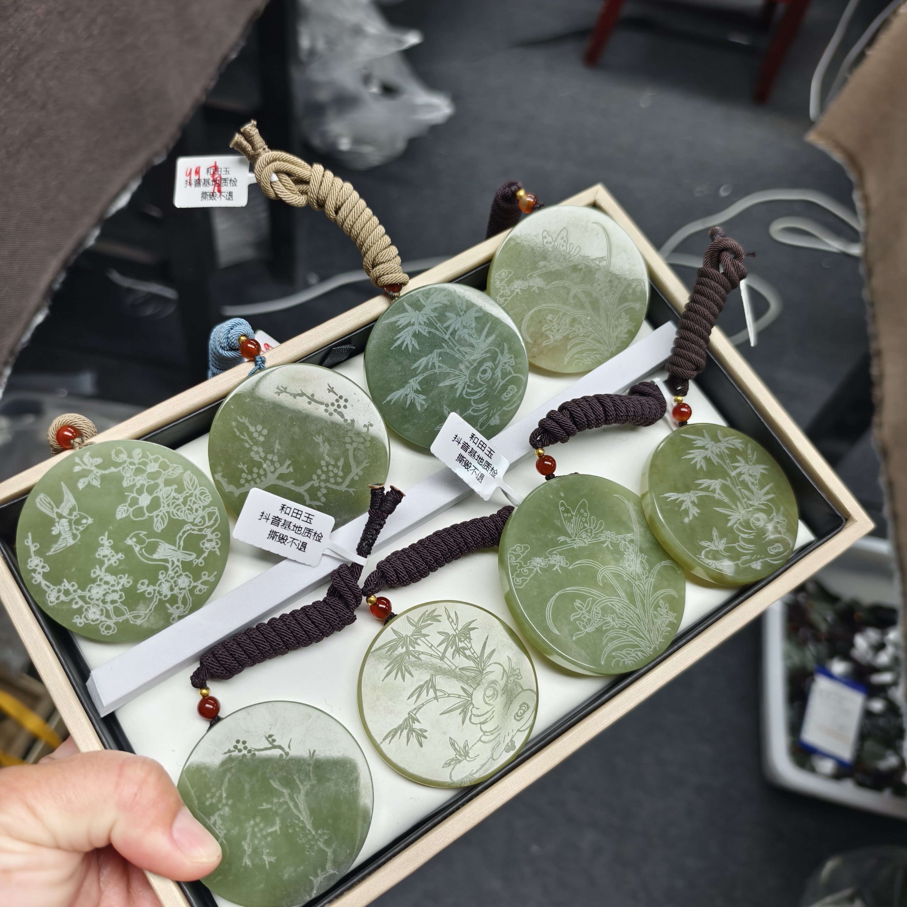 新疆若羌黄口和田玉车挂护心镜多样性发货拍一发一