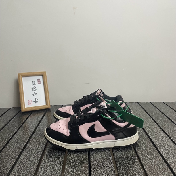39码 Nike Dunk 黑粉 公价1.9k 鞋帮有磨损