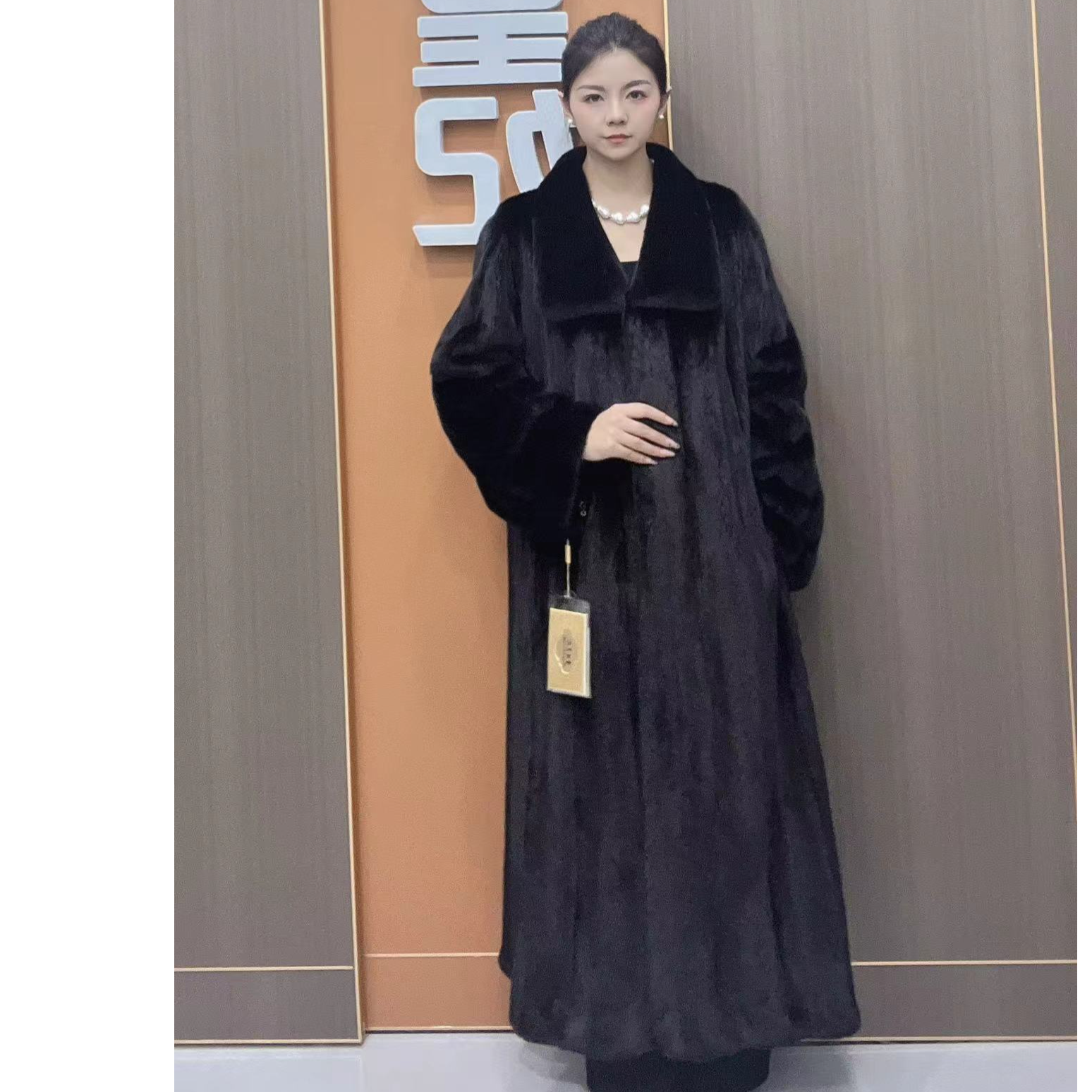 05839【圣世皇妃】冬季上新 气质百搭貂皮大衣主播同款时尚