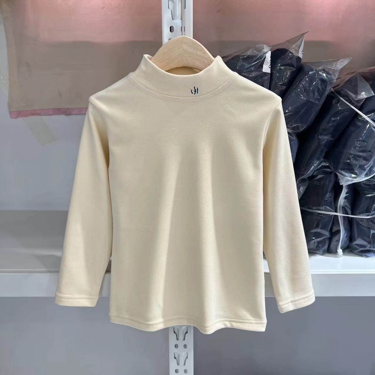 伊人家儿童小马刺绣保暖打底衫   011