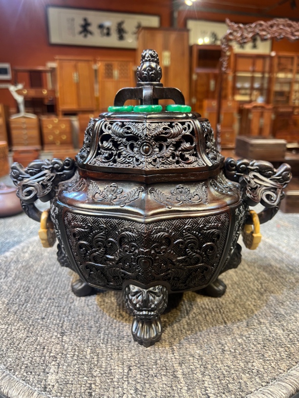 老挝大红酸枝满工雕刻摆件