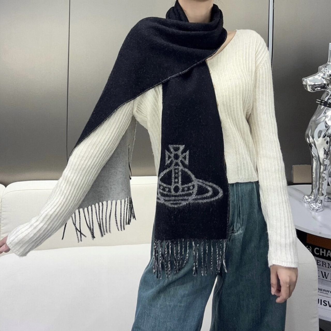 全新未使用 Vivienne Westwood/薇薇安·威斯特伍德 汤/土星 围巾