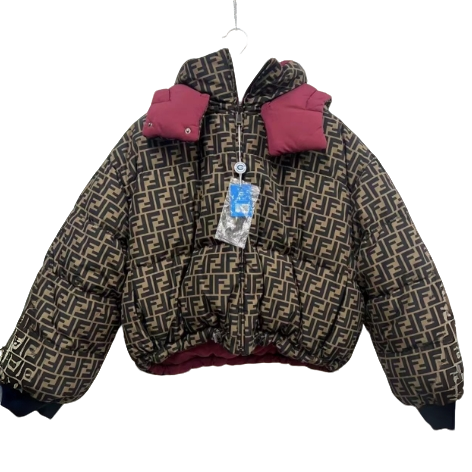 全新未使用 FENDI/芬迪 汤/P244999556/满印双面羽绒服 S码