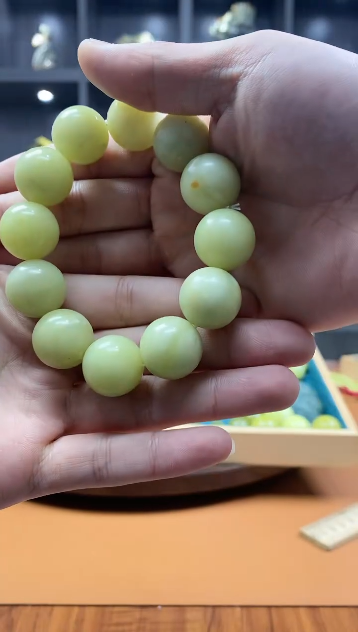 【闪购商品】蛇纹石玉手串未镶嵌手串