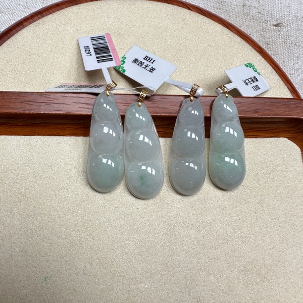 天然缅甸A货翡翠18k金镶嵌福豆吊坠（多样性发一）
