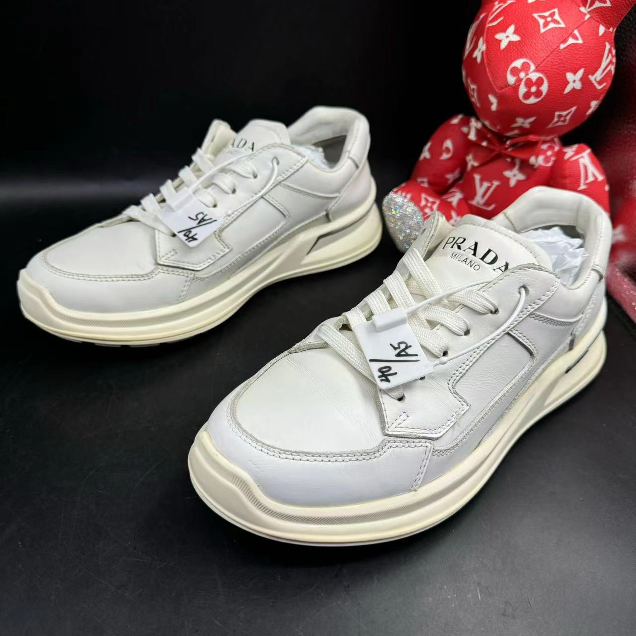 【聚星福利】Prada/普拉达男士休闲舒适白色厚底运动鞋40欧码ao