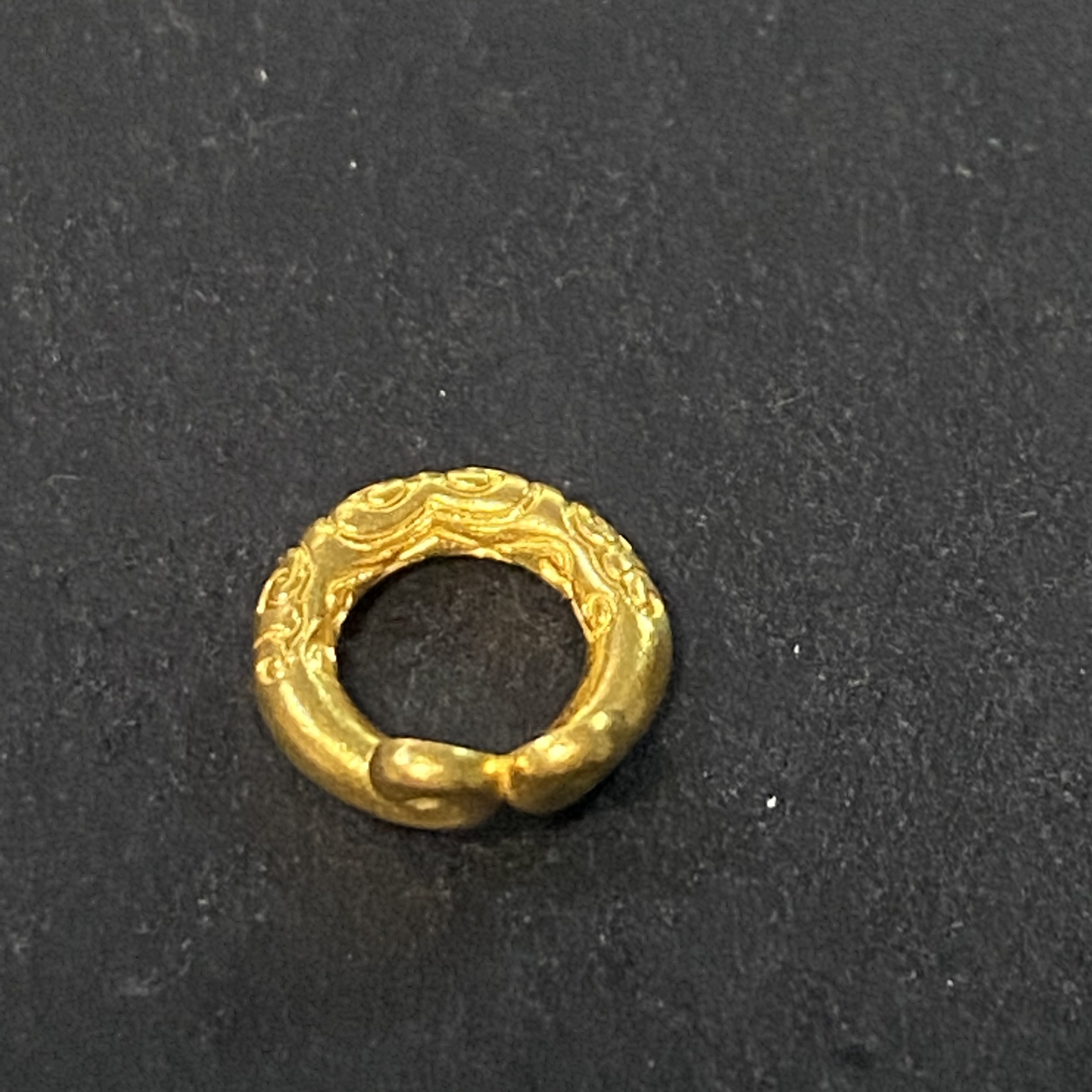 【黄金女一号】足金   紧箍咒卡环   1个  重1.738克