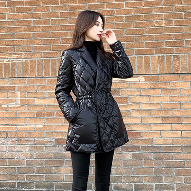 爆款轻薄羽绒羽绒服女年收腰中长款新款亮面黑色领保暖外套同款款