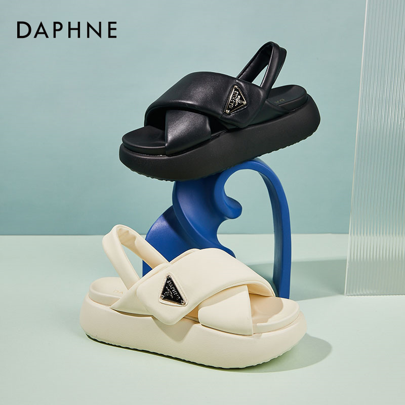 达芙妮女士时尚休闲百搭夏季平底外穿厚底舒适软底时装凉鞋