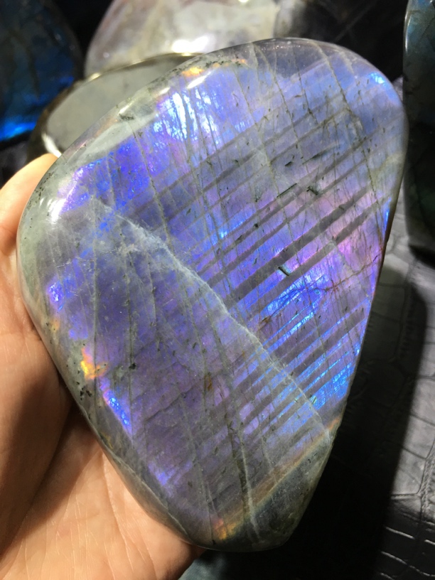 天然强蓝光拉长石摆件 拉长石 居家摆件