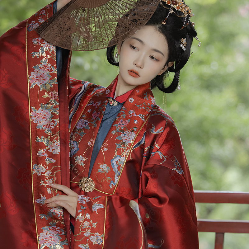 卿如故原创白菜汉服明制披风仿妆花缎暗纹提花大放量归鹿子母扣女