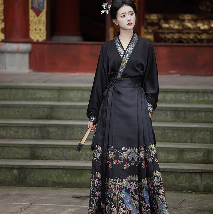 卿如故原创白菜汉服明制交领弓袋袖上衣黑色雀翎仿妆花马面秋冬款