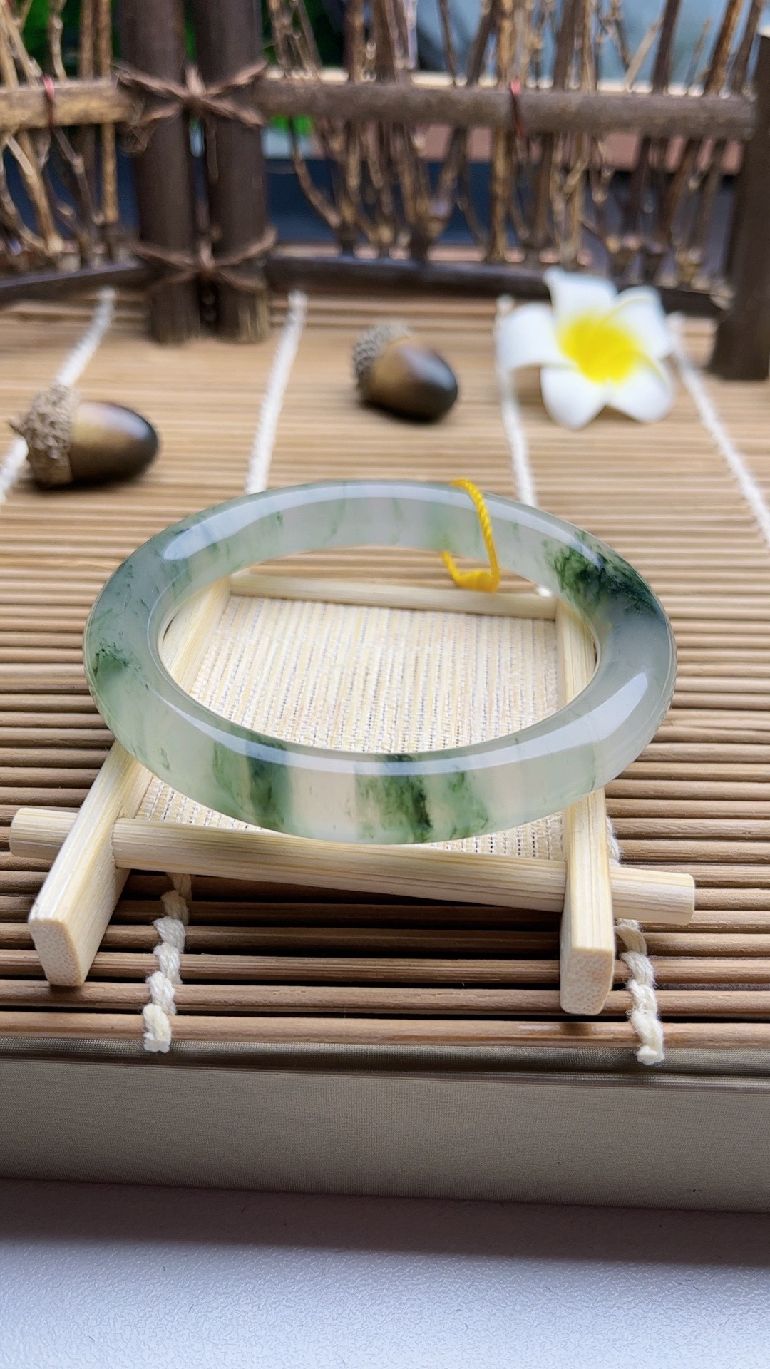 金丝玉宝石光手镯玉镯58圈口圆条精品高货圆镯飘绿翡翠色浅绿冰透