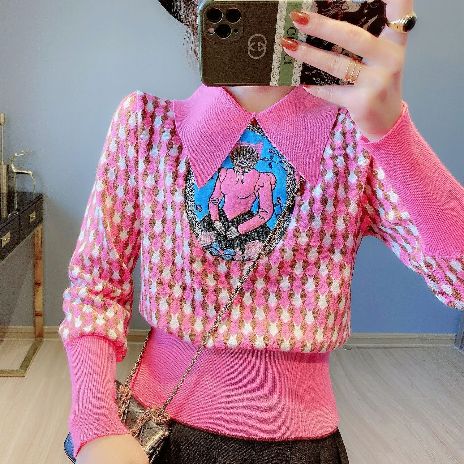 2023秋冬新款法式长袖翻领修身撞色菱格刺绣卡通猫咪软糯风毛衣女