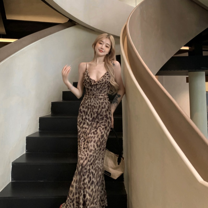 辣妹豹纹性感抹胸连衣裙女夏季修身无袖包臀裙显瘦收腰长裙子