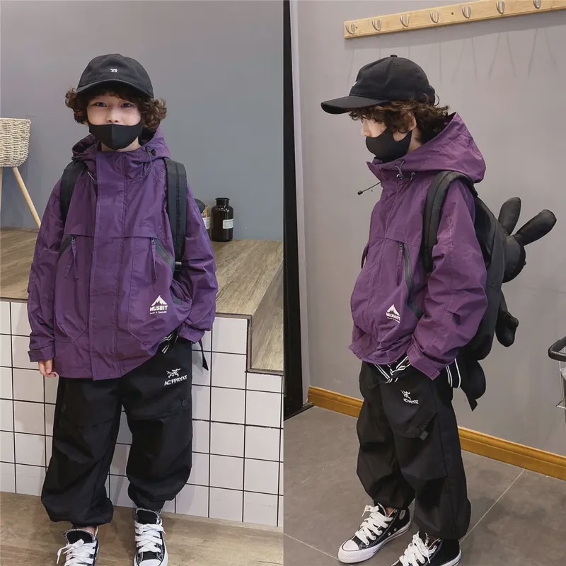 男童防水冲锋衣外套秋季新款2024中大童洋气时尚百搭儿童工装上衣
