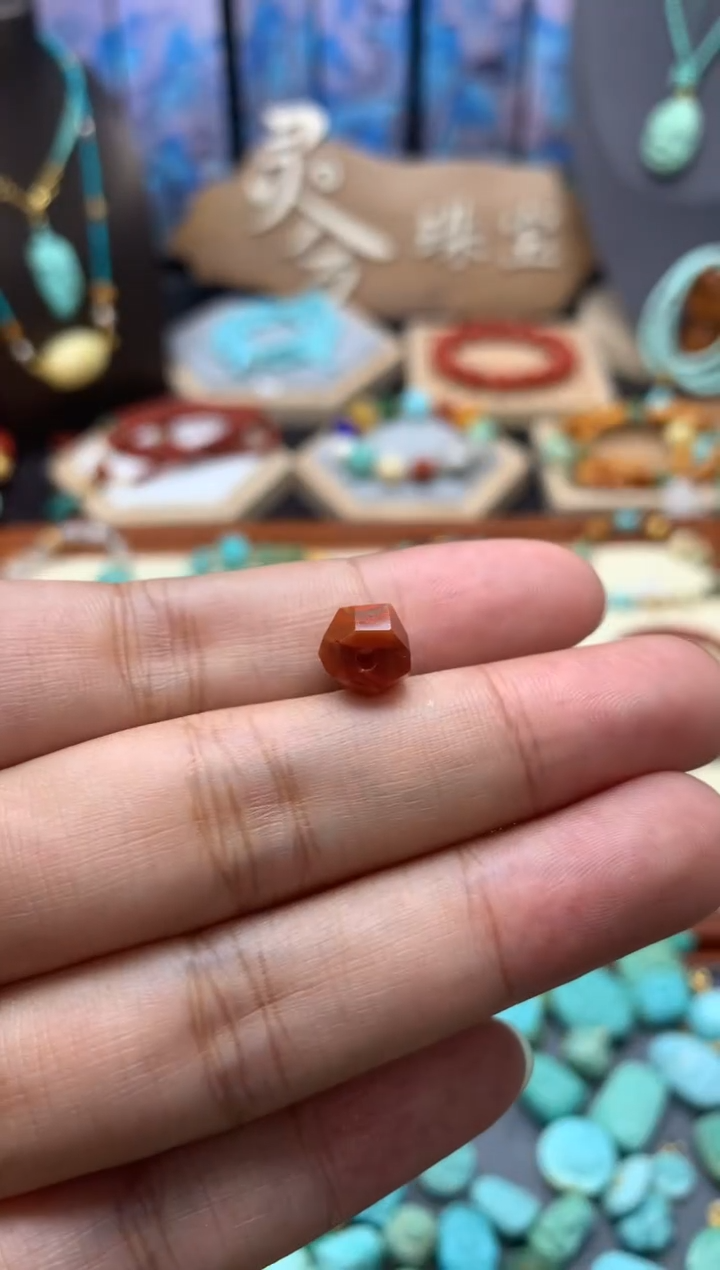 【闪购商品】南红玛瑙挂件未镶嵌包浆南红随形