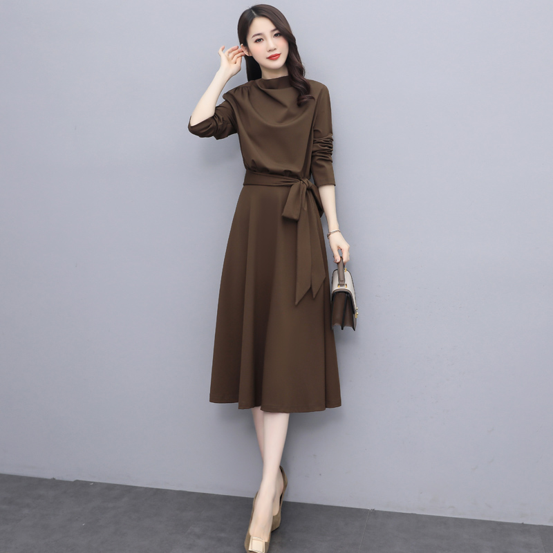 网红修身春秋季长袖洋气时尚潮流纯色过膝收腰法式女神气质连衣裙