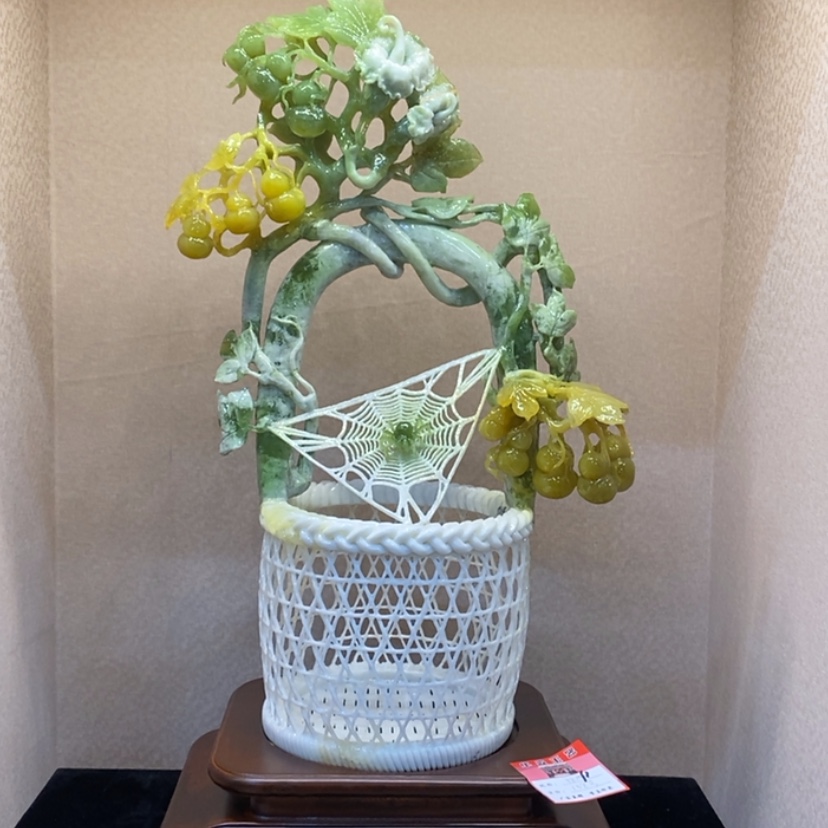 岫岩玉精品摆件花篓