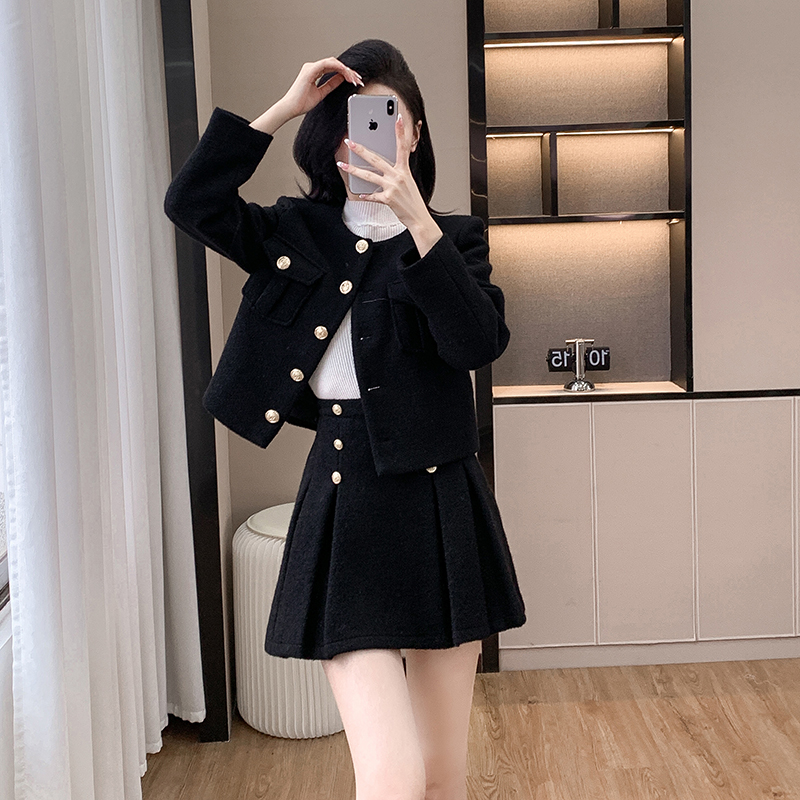 2024秋冬新款小香风金属扣高级感套装女法式气质两件套洋气黑色