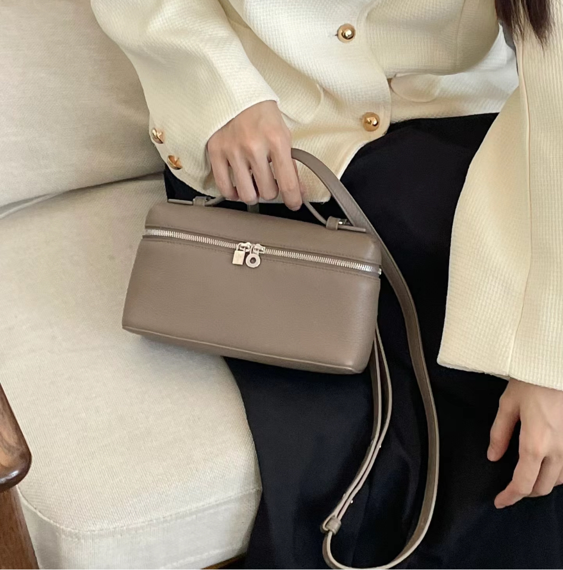 维维轻奢-时尚气质百搭休闲togo头层牛皮斜挂网红饭盒包小众简约