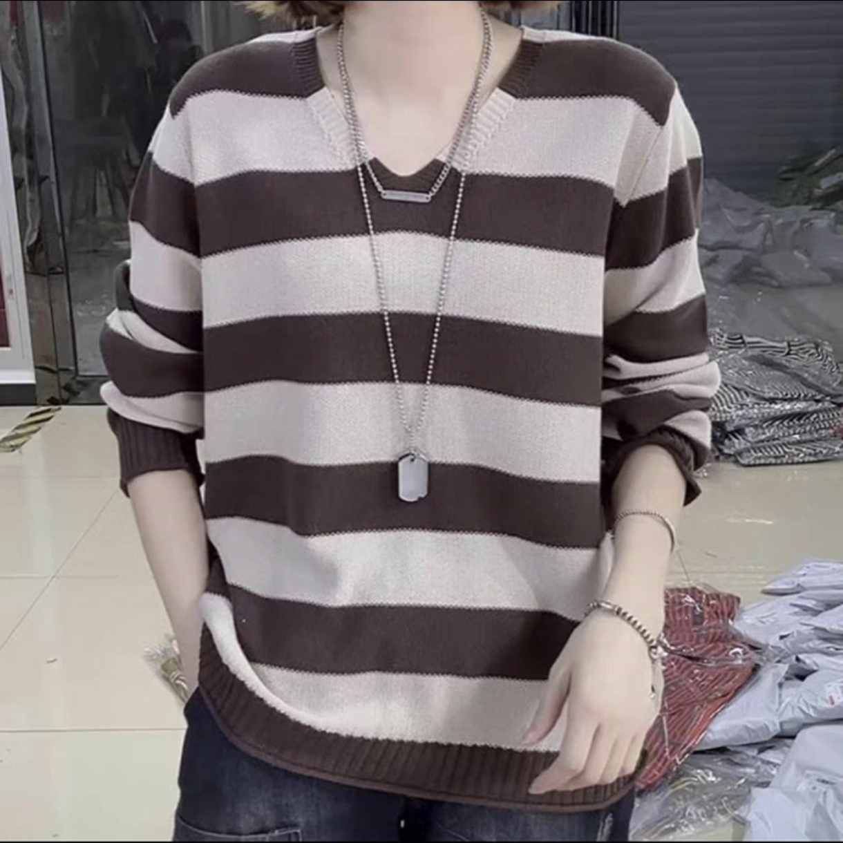 秋冬新款毛衣长袖时尚宽松条纹针织衫减龄显瘦V领针织妈妈小衫