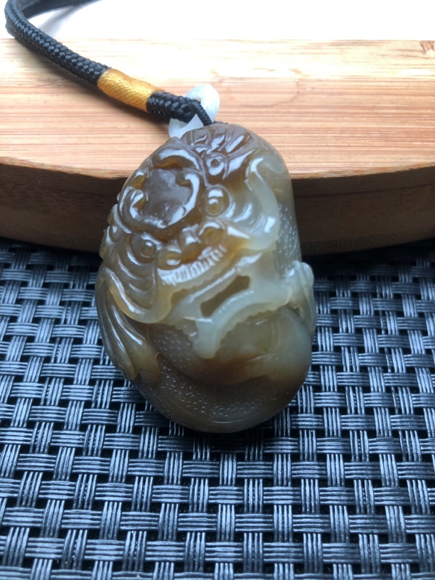 新疆和田玉糖白玉龙行天下、