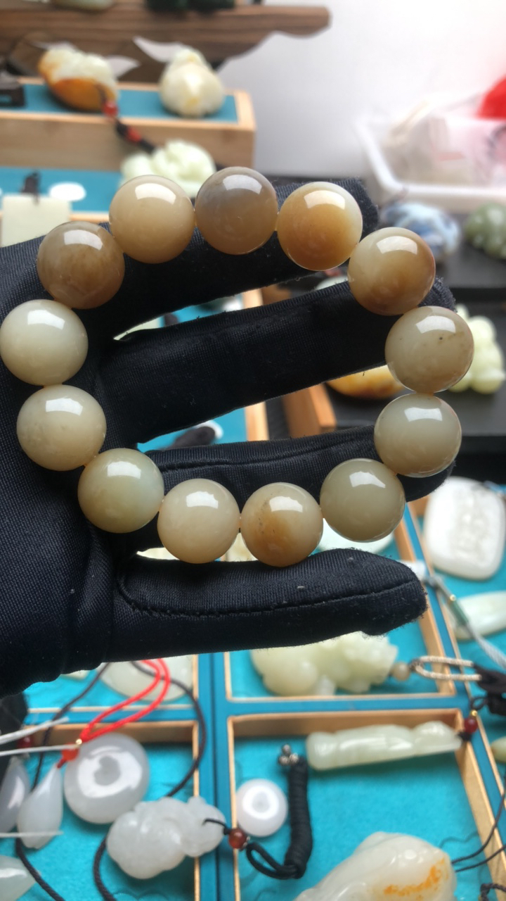 新疆和田玉油润细腻