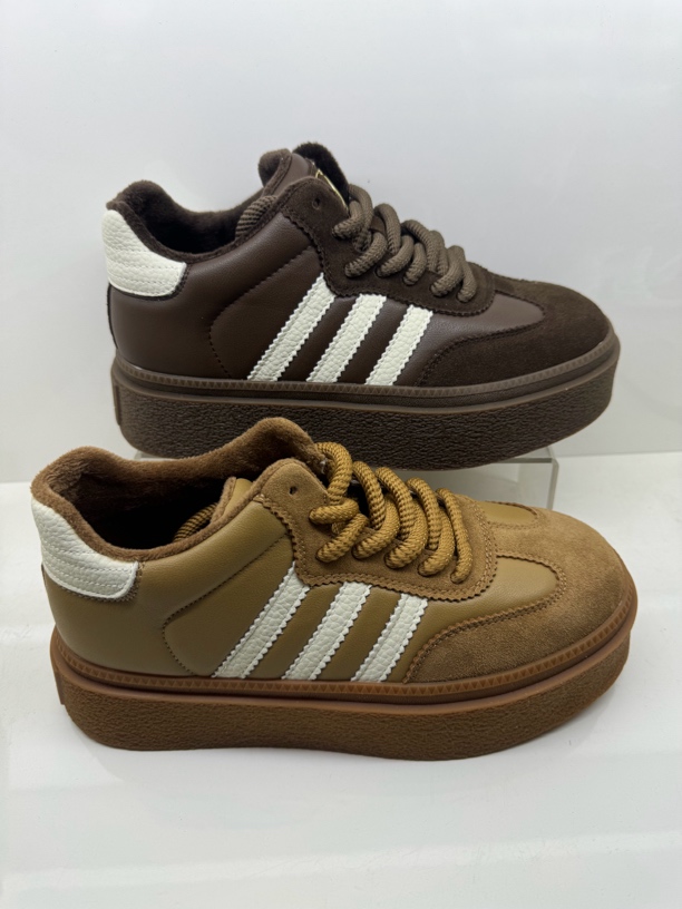 卡家冬季加棉厚底舒服哒德训鞋