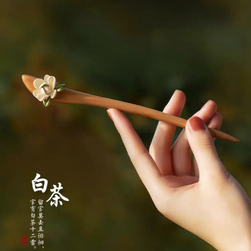 恬奇家“白茶小花”高定桃木毛晓彤明星同款高级感简约百搭气质发簪