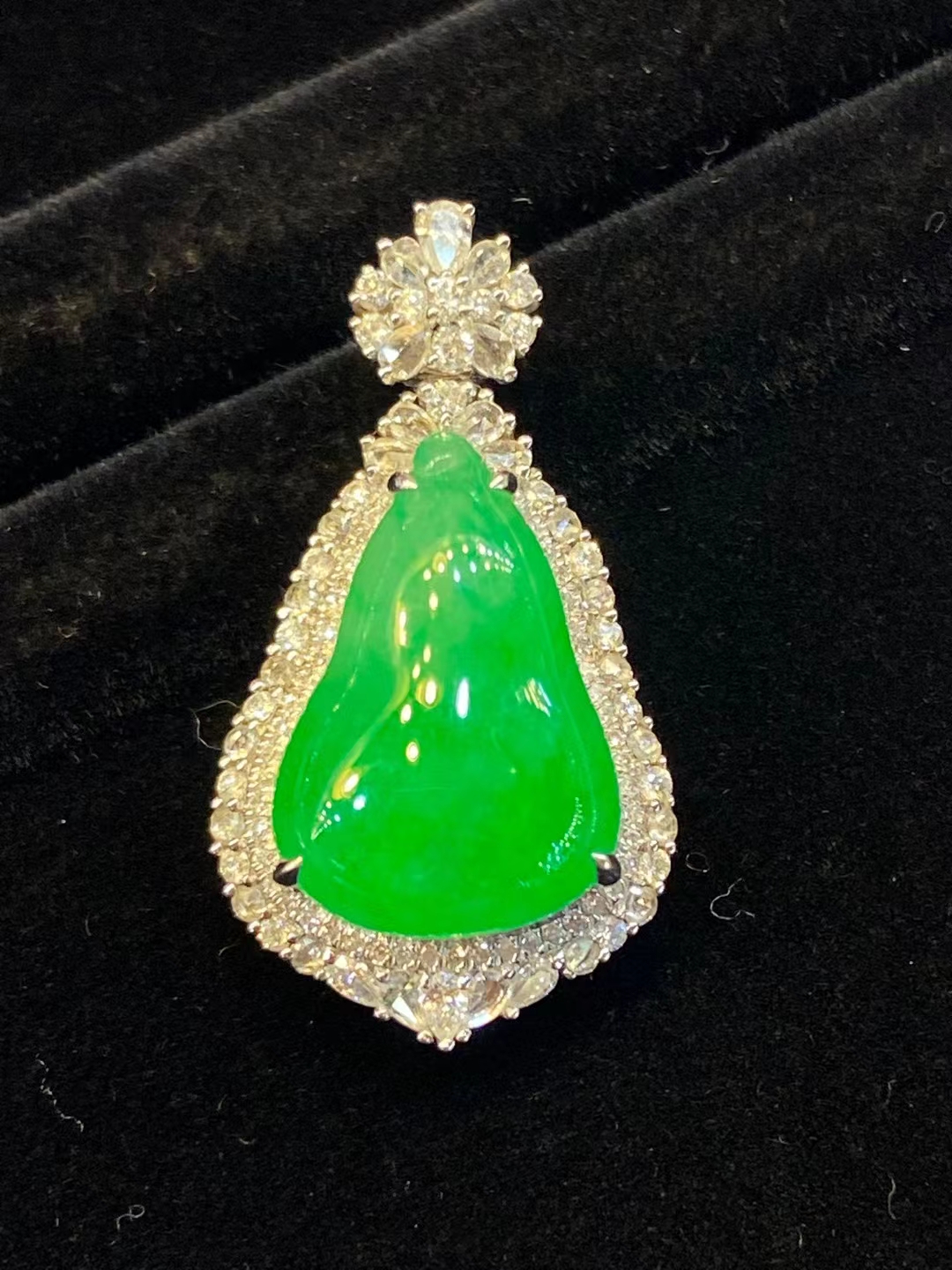 冰阳绿瓜瓜翡翠吊坠