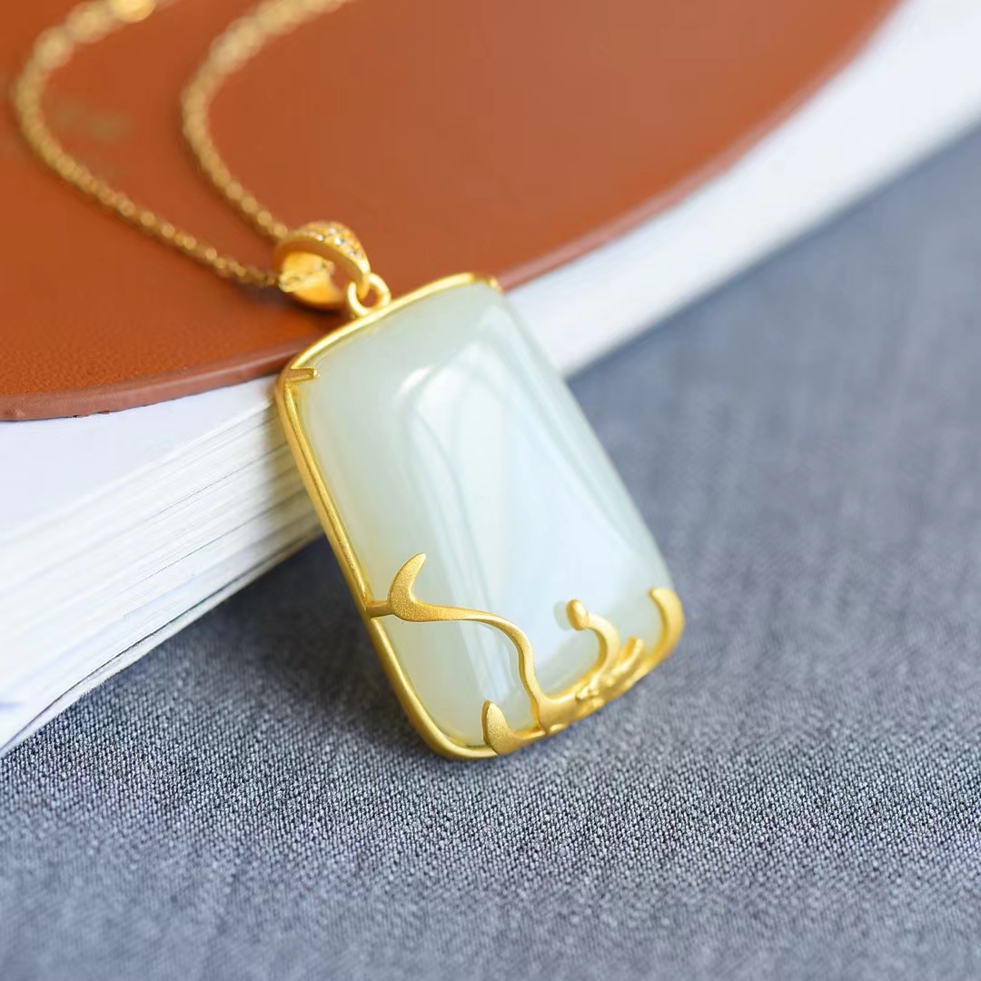 平安无事牌悟道和田玉吊坠女款气质时尚精美百搭镶嵌简约轻奢