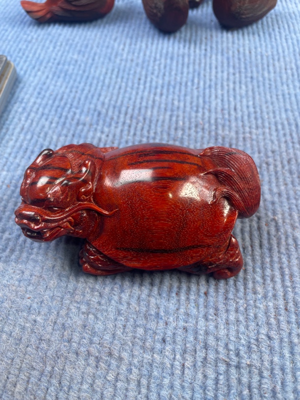 印度小叶紫檀雕刻龙龟，高油高密大概金星，10.8*7*4.5重量173.5克