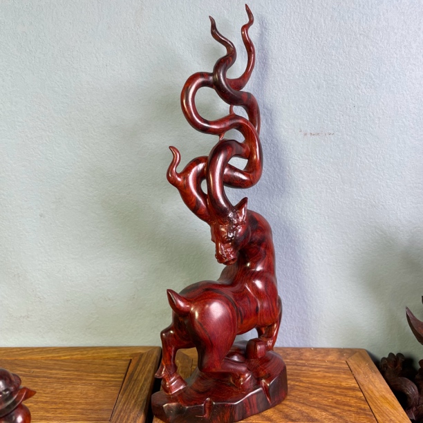 印度小叶紫檀，手工雕刻梅花鹿