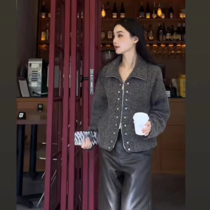 A35朵拉自制~百利甜~高端钉扣气质针织开衫~