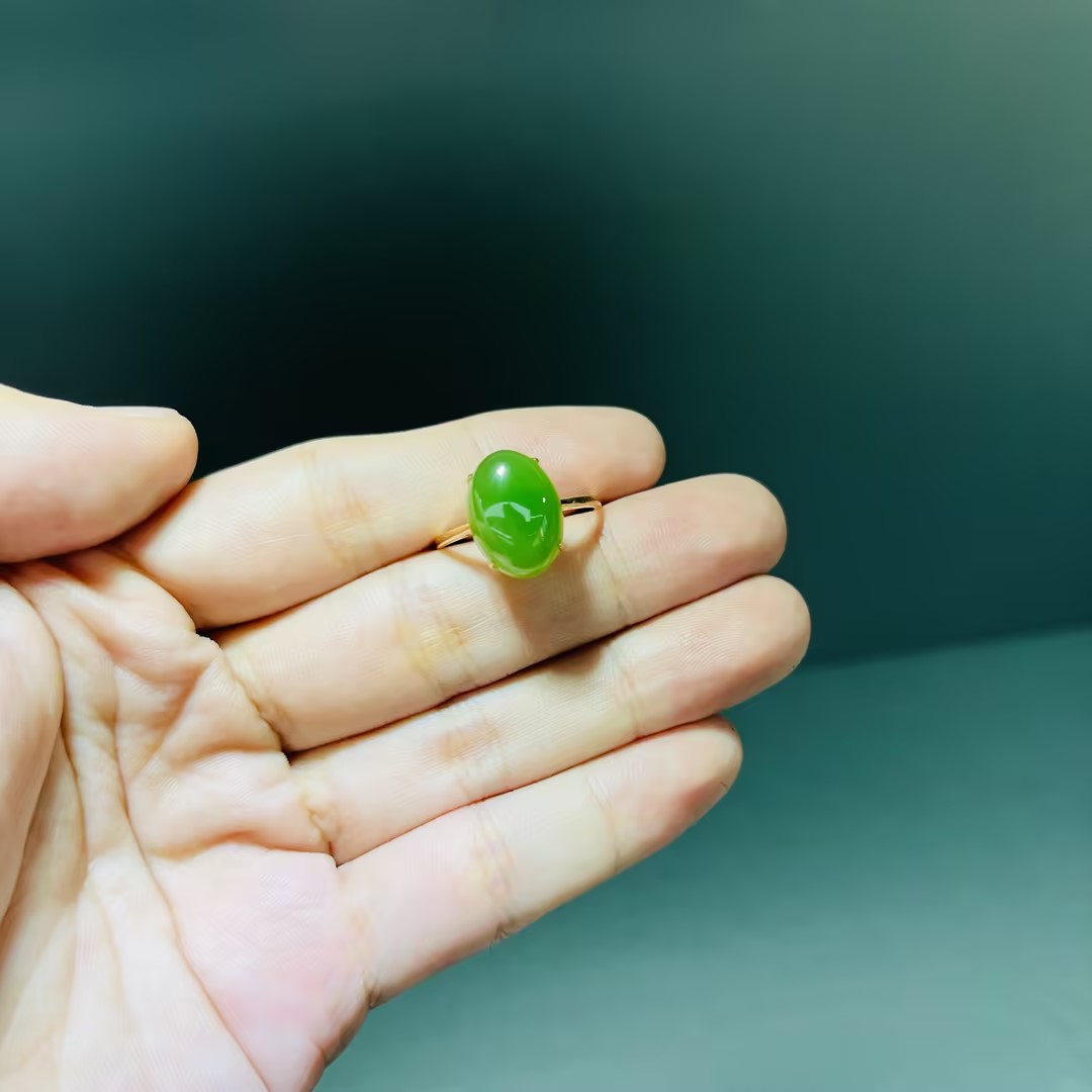 【何姐聊收藏】时尚气质18K碧玉戒指 YS0620010