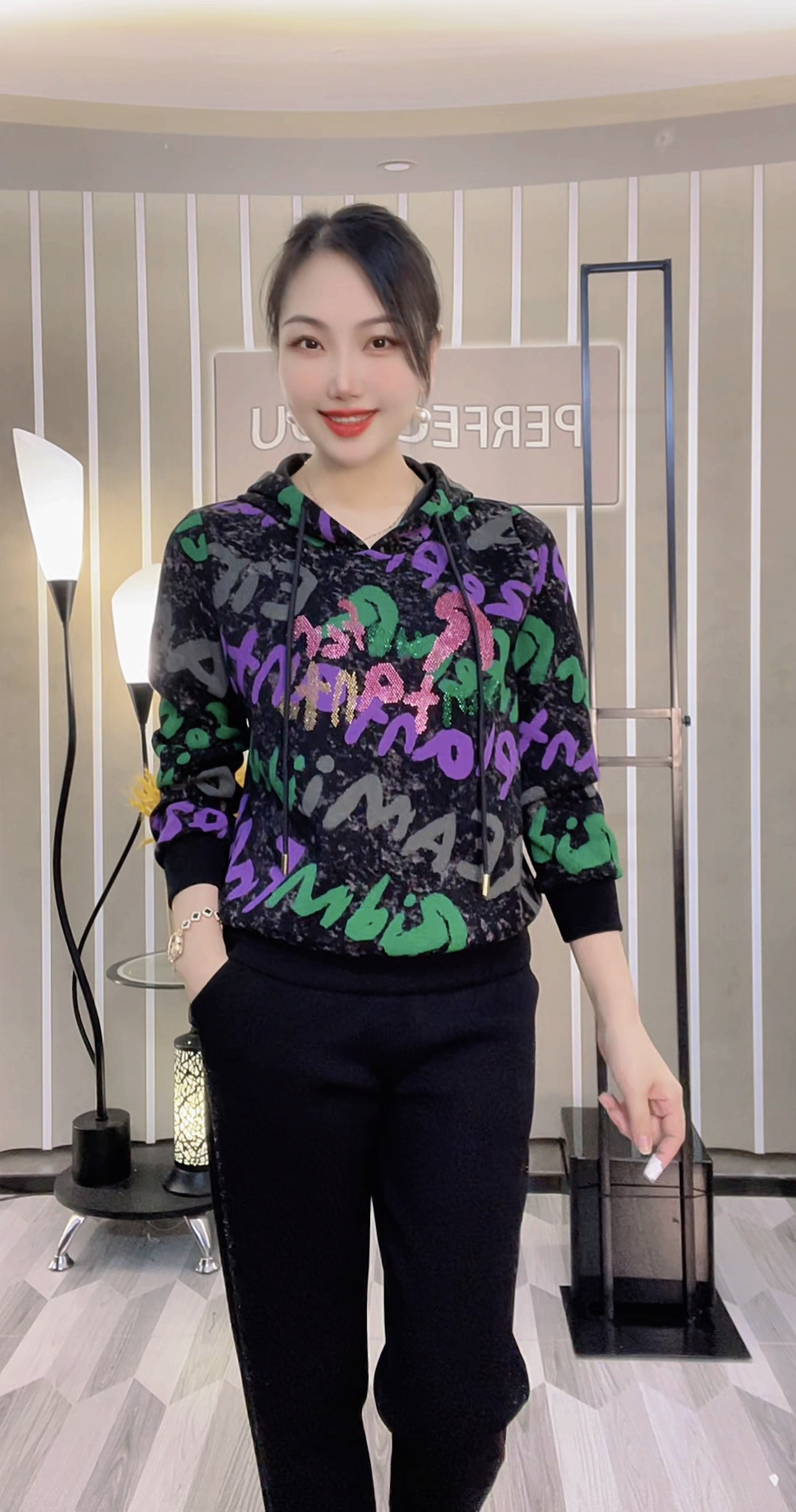 缘格熙春秋款高档时尚休闲运动女士烫钻反季玫红色上衣27120 