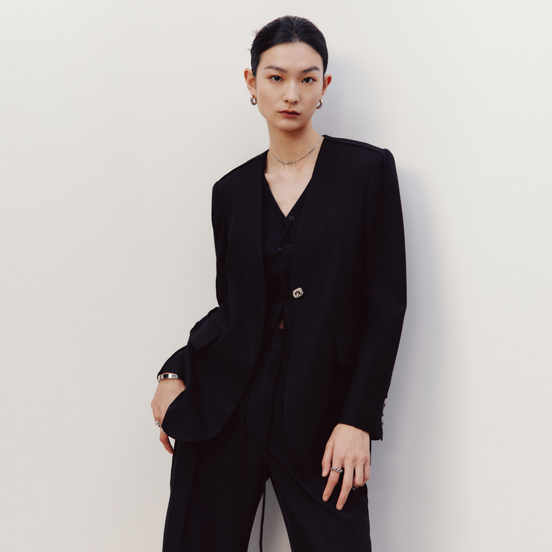 HPLY荷比俪春季新款女宽松剪裁无领气质西装外套HDD11520056