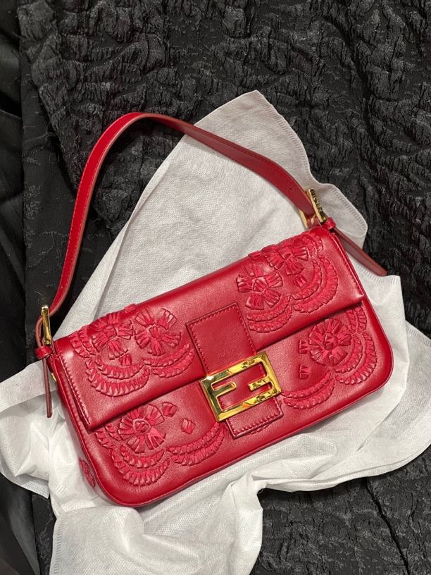 95新 FENDI/芬迪 夏七中古/俄罗斯红皮穿法棍/单肩包