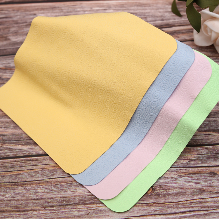 工厂供应眼镜布批发细纤维祥云太阳镜布蓝绿粉黄色屏幕餐饮擦布