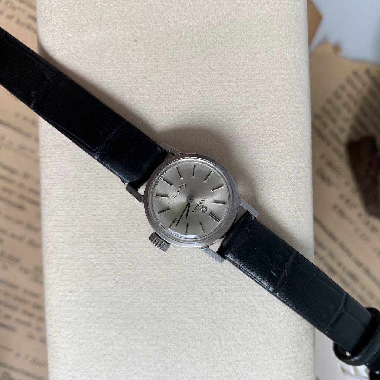 95新 Omega/欧米茄 YJ-88/黑皮表带/银盘/18.4mm/欧米茄女表