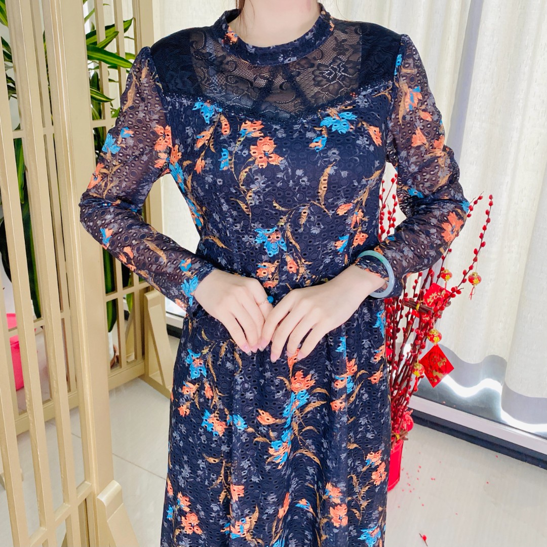 956#黑色印花刺绣圆领口袋款连衣裙