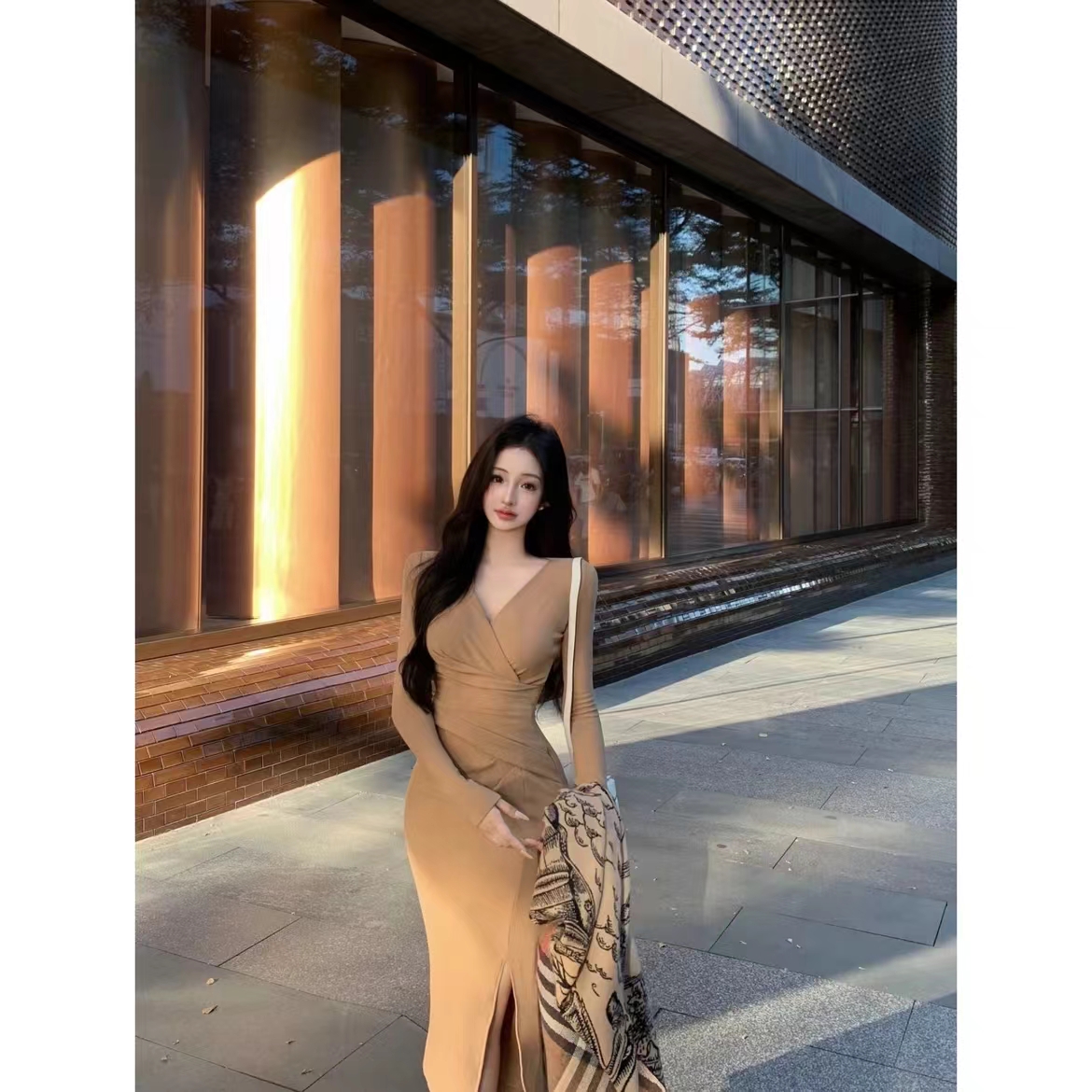 秋冬新款德绒连衣裙V领长袖收腰气质打底长裙